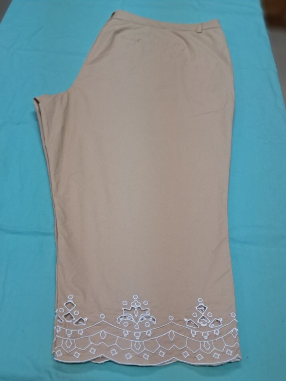 Jessica London Plus Tan Embroidered Hem Stretch Crop Pants 26W Xtra - Buttons